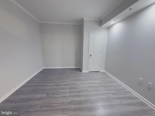 Building Photo - 1211 S Eads St Unit 1205