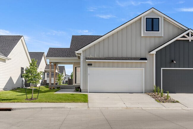 Stratford Crossing Flats - Stratford Crossing Flats Townhome