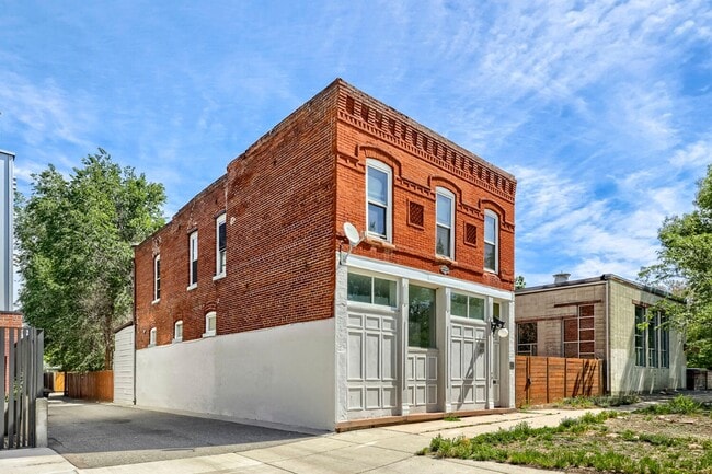 Building Photo - Located in the Historic Baker District, this uniquely converted warehouse features updates throug...