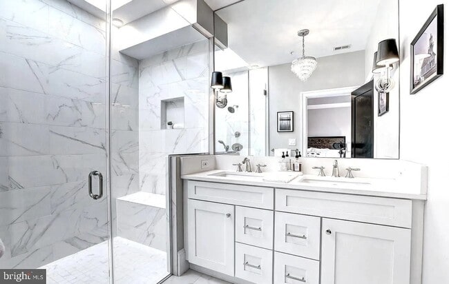 Photo - Top Floor, 2BR, 2BA with Den + Private Large Rooftop and Garage parking! A Must see!!