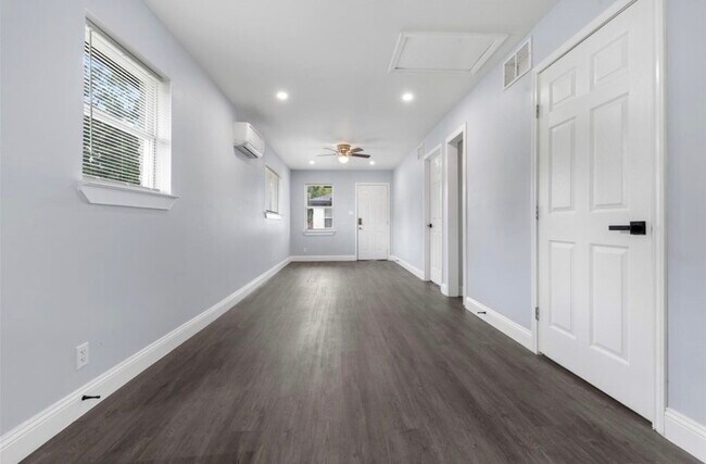 Photo - 4120 Linn St Unit B