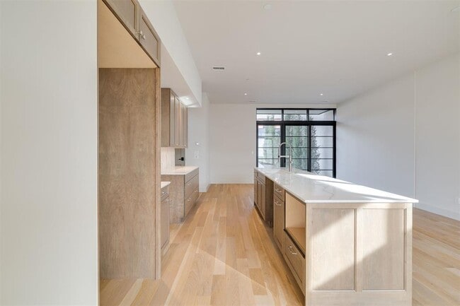 Photo - 1303 N Dewey Ave