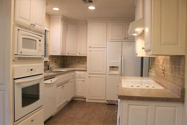 Photo - 814 Hawthorne Pl