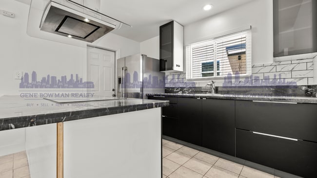 Building Photo - 2409–2413 Fleetwood St Unit 2409 Fleetwood St