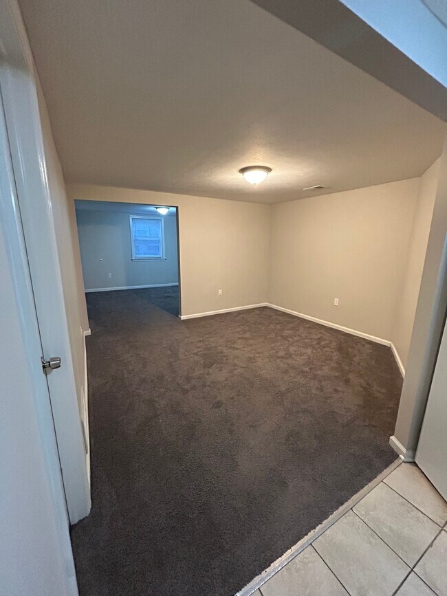 Living Room/Dining Area - 618 Maplewood Ave Unit Apartment 3