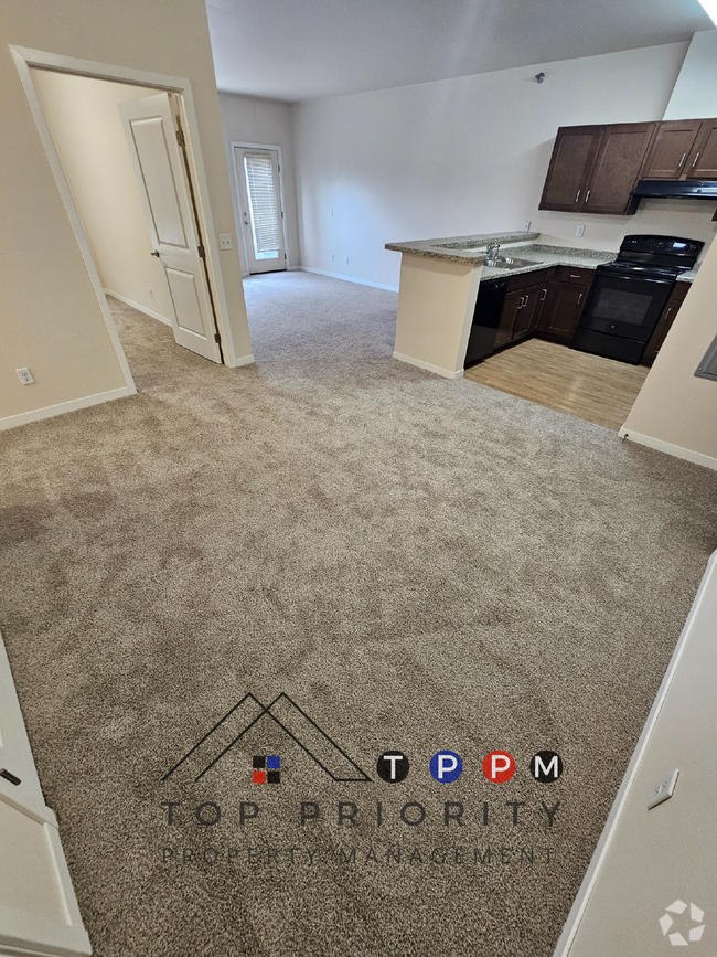 Building Photo - 2 Bedroom | 1 Bathroom Apartment in Cedar ... Unit 305
