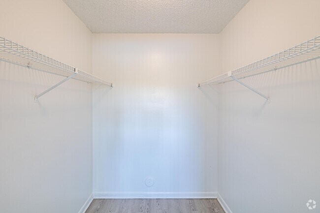 2BR, 1BA - 900SF - Primary Walk-In Closet