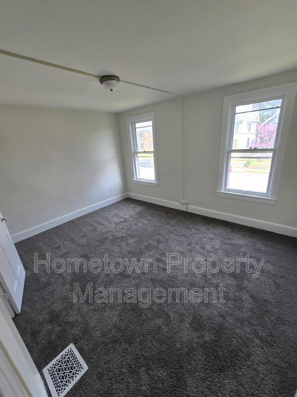 Photo - 548 Nelson St