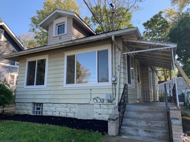 Building Photo - 2 Bedroom 1 Bathroom Single Family on Doub... Rental