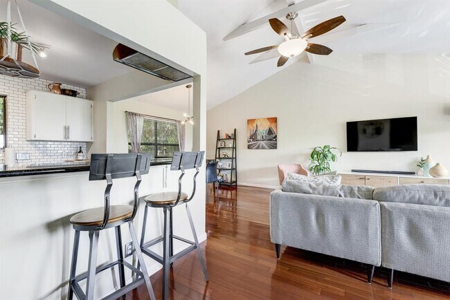 Photo - 1100 Azie Morton Rd Unit 1102