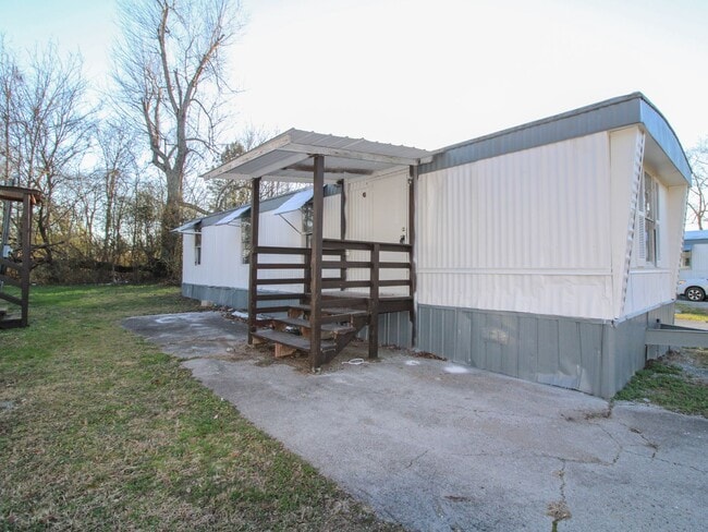 Photo - Discover comfortable country living in this nicely updated trailer located just minutes from Faye...