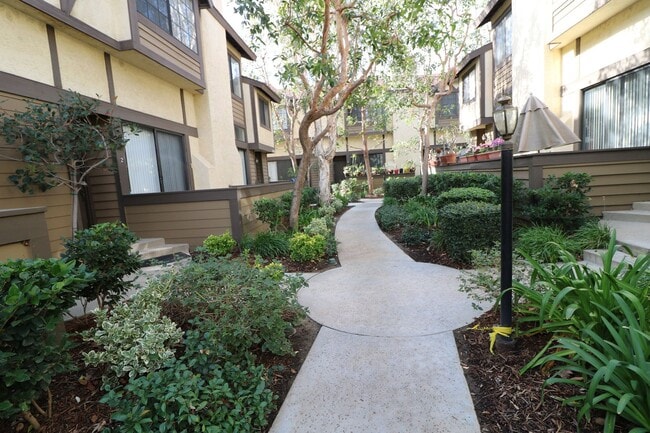Photo - 21233 Lassen St