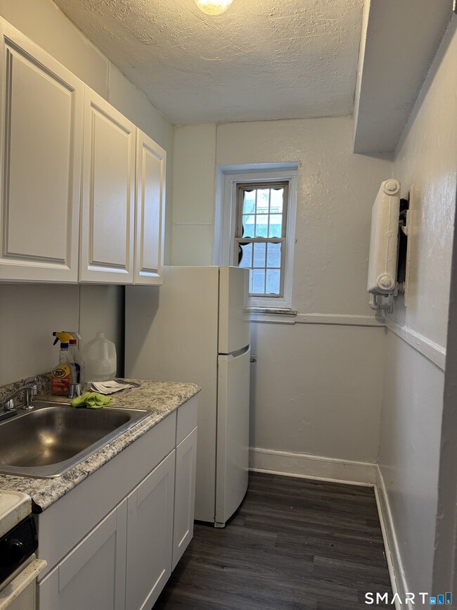 Photo - 144 Grove St Unidad 208