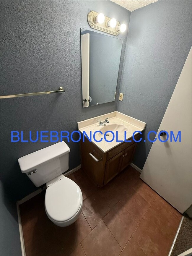 Photo - Spacious 3 bedroom townhome with attached 1 car garage