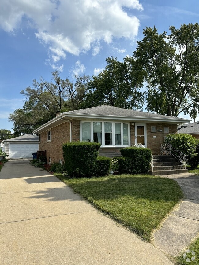 Building Photo - 504 E Butterfield Rd Rental