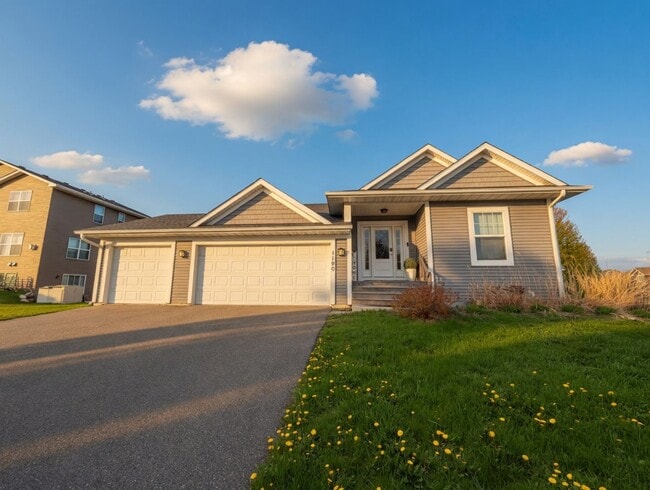 Building Photo - Awesome 4Bed 3Bath Home in Watertown!