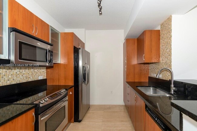 Building Photo - 18800 NE 29th Ave Unit 803 Rental