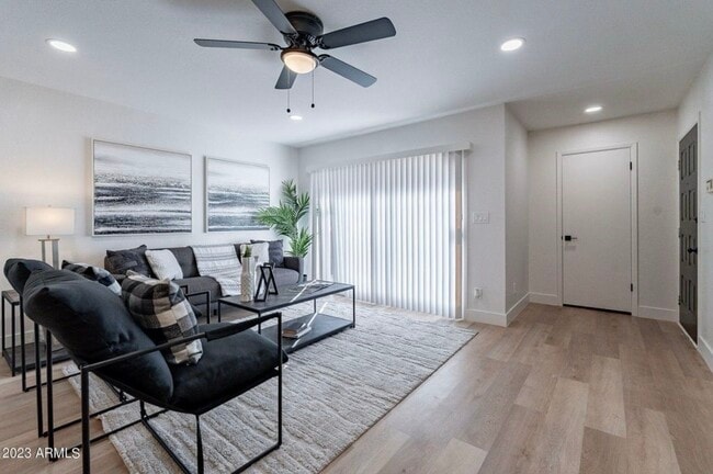 Photo - 4608 W Maryland Ave Unidad 214