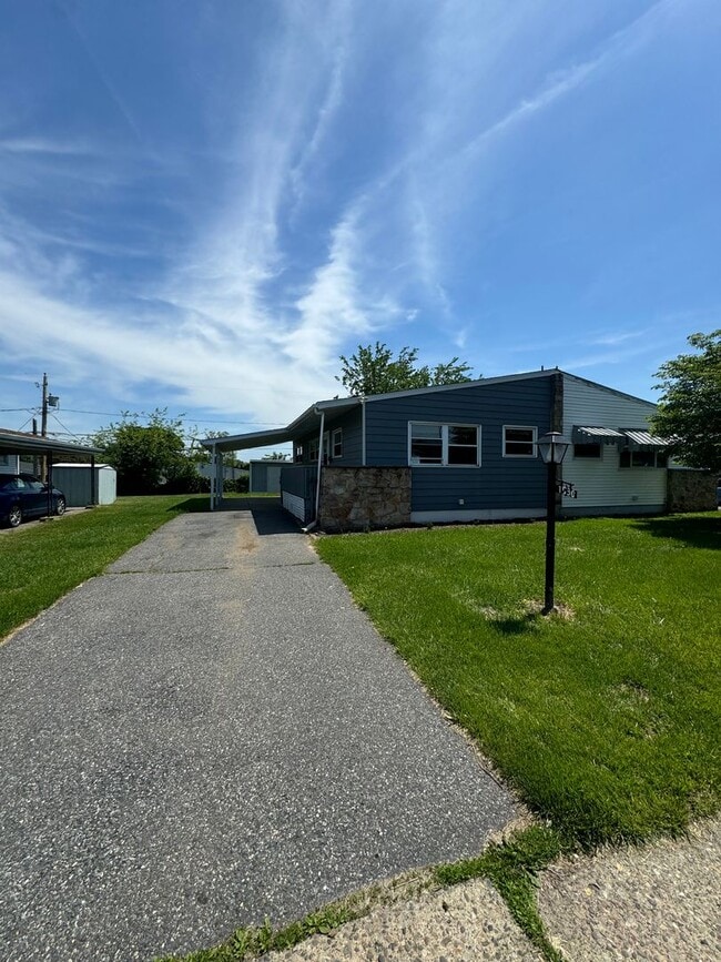 THREE BEDROOM TWIN - THREE BEDROOM TWIN House