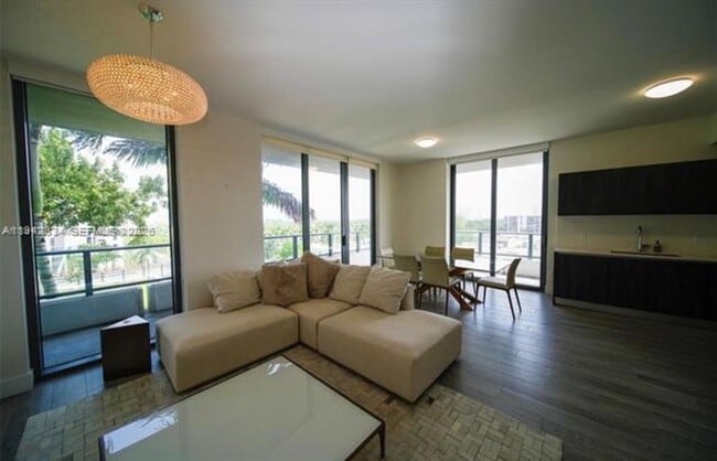 Photo - 2960 NE 207th St Unit 2960 NE 207th St 610