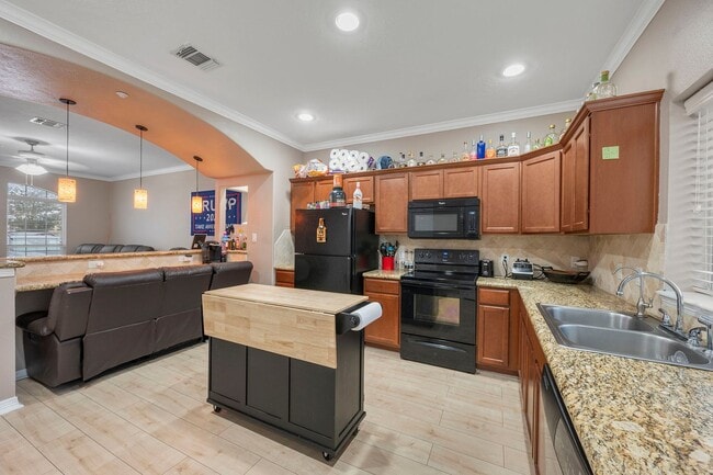 Photo - August 2026 Pre-Lease 4 bed Lakeridge - NO CARPET!