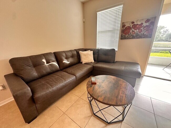 Gorgeous townhome! Community pool! fitness center!