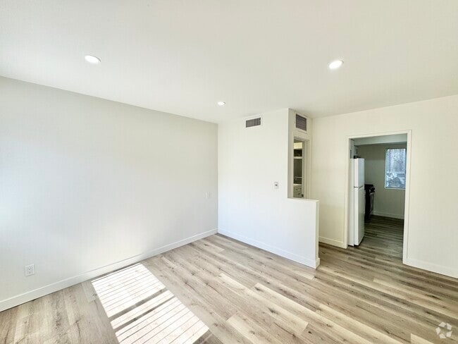 Building Photo - 477 E Foothill Blvd Unit 207 Rental