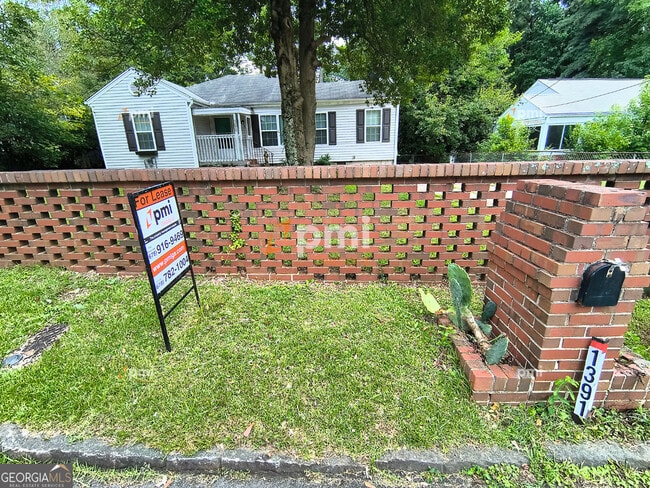 Building Photo - 1391 Lochland Rd SE Rental