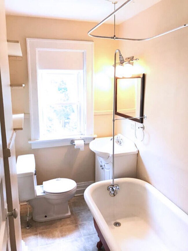 Photo - 1446 Hamlet St