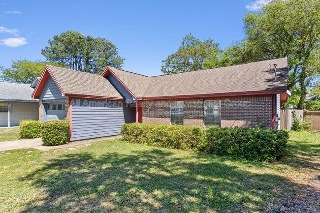 Photo - 1925 Estival St