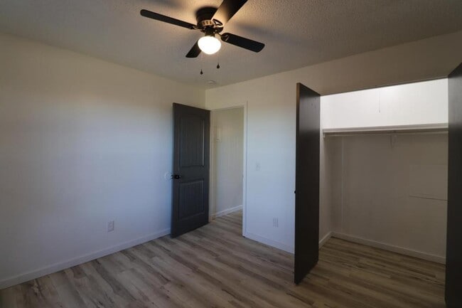 Building Photo - 1221 S Park Ave