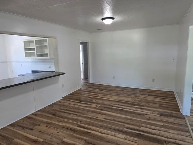 Photo - 2122 Taft Ave