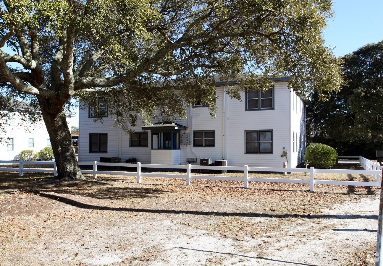 Photo - Shoreline Apartments