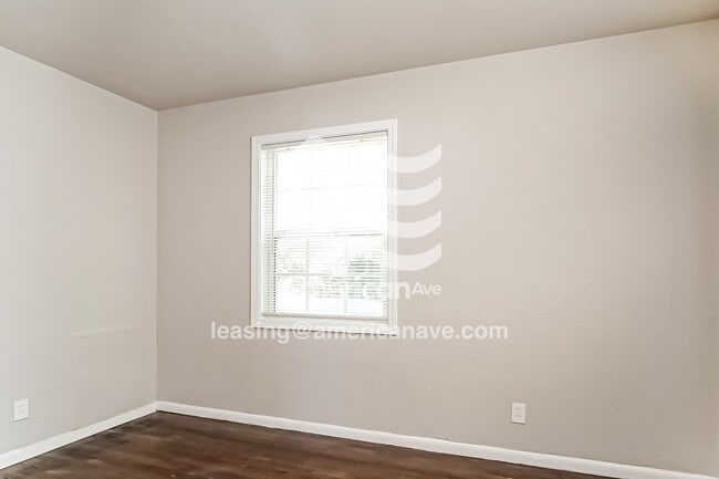 Photo - 4633 N St Louis Ave