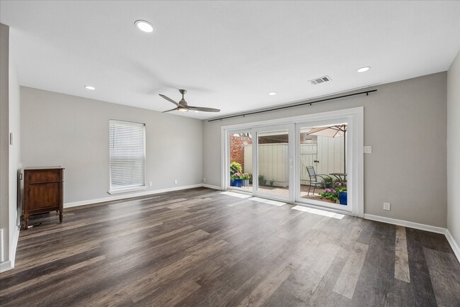 Photo - 401 Bendwood Dr Unit 35