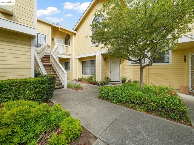 Building Photo - 806 Devonwood