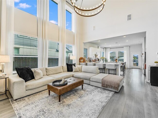 Photo - 2912 Mindel St