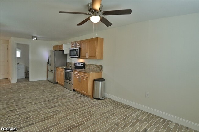 Building Photo - 11 California Rd