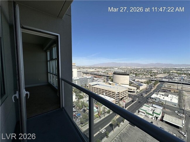 Building Photo - 1-BEDROOM Unit 2202