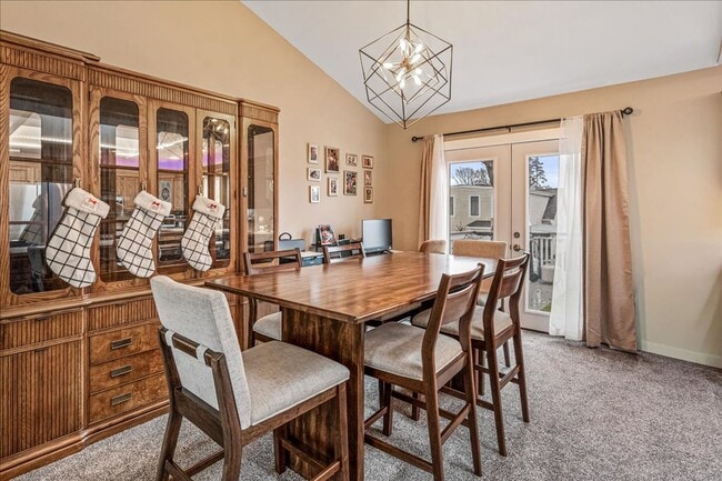 Photo - Immaculate 3 Bedroom & 2 Bathroom Unit 2nd Floor - House