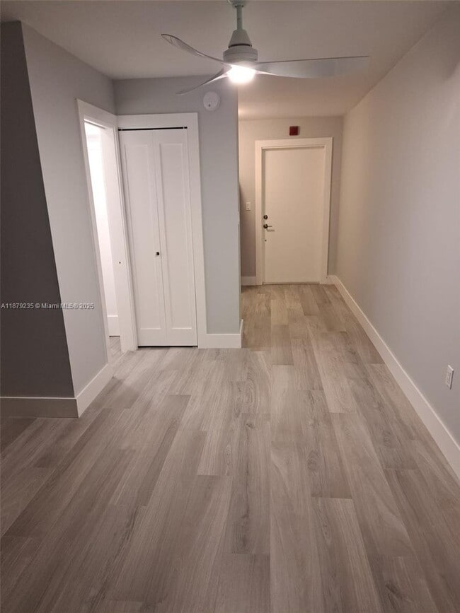 Building Photo - 1750 James Ave Unit 3J Rental