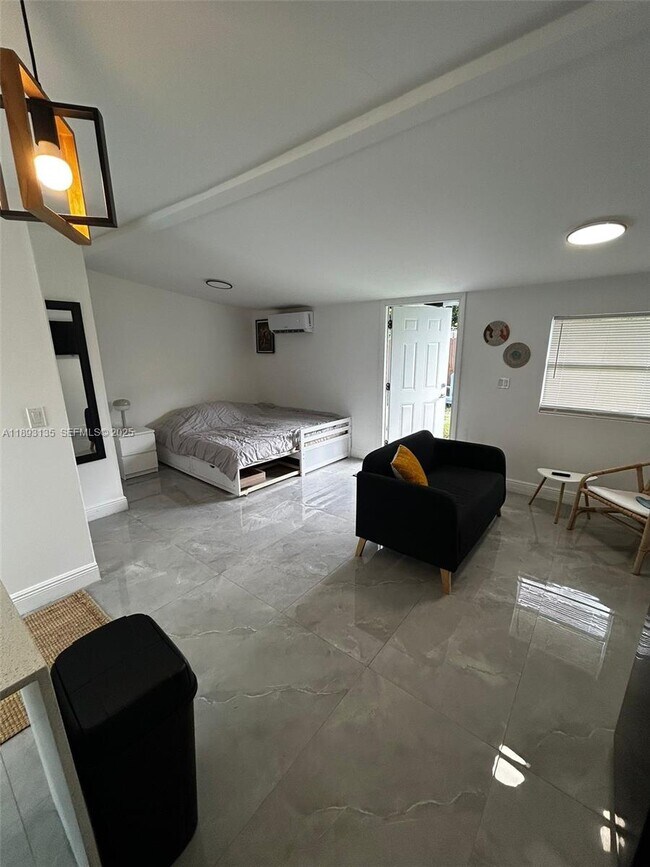 Photo - 1947 NW 33rd St Unidad 1