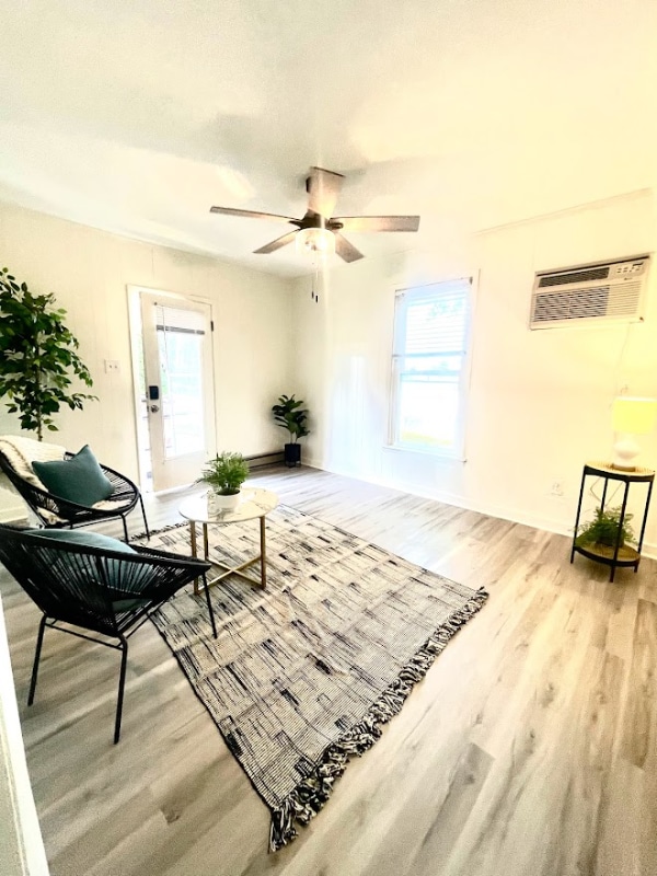 Photo - 410 W Maple St