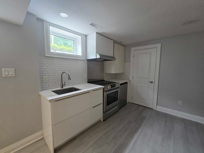 Building Photo - 66 Greenfield Dr Unit 2-Bed