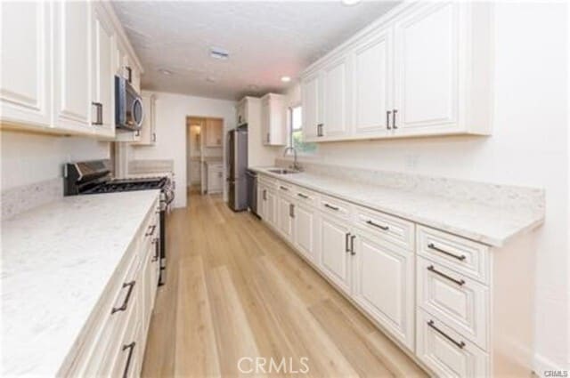 Photo - 15853 Romar St