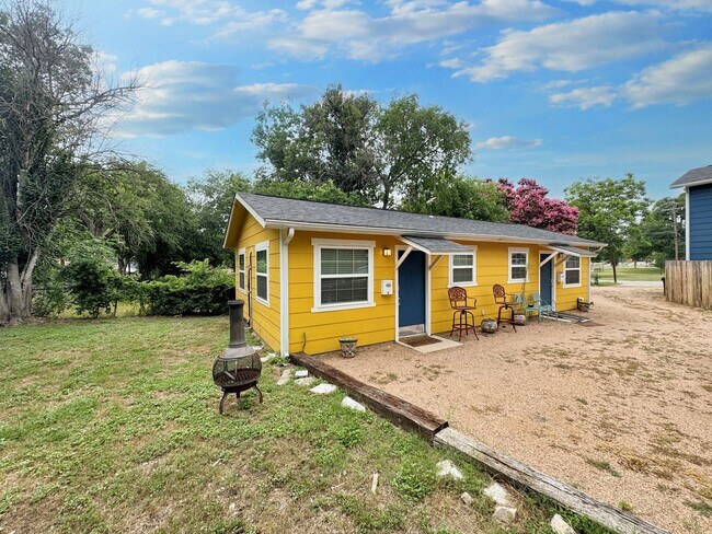 Building Photo - Quaint Apartment in Denver Heights Unit 3
