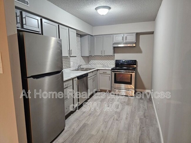 Building Photo - 712 E Sunshine St Unit C12