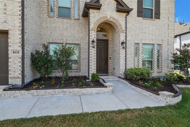 Photo - 1611 McMaster Ln