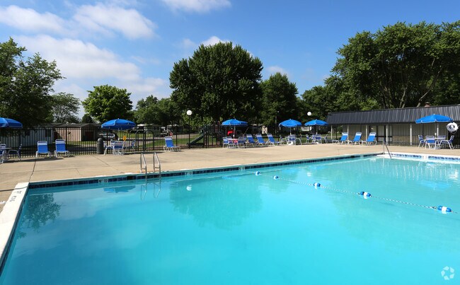 Oakwood Village - Oakwood Village Apartments