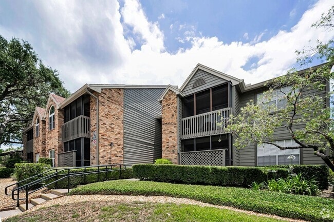 Building Photo - 2500 Winding Creek Blvd Rental